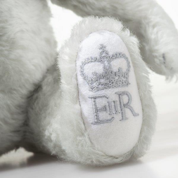 Steiff Limited Edition Queen Elizabeth II Dedication to service, 46 cm