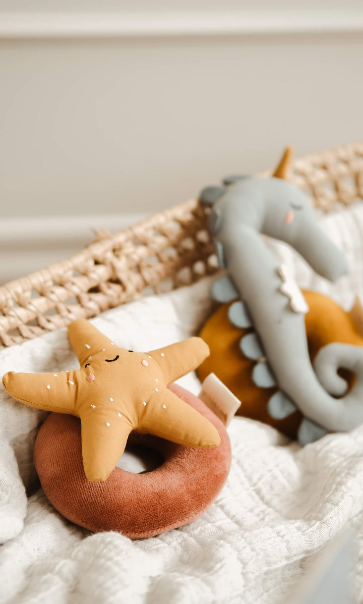 Fabelab Rattle - Starfish, Ash Rose, 17 cm