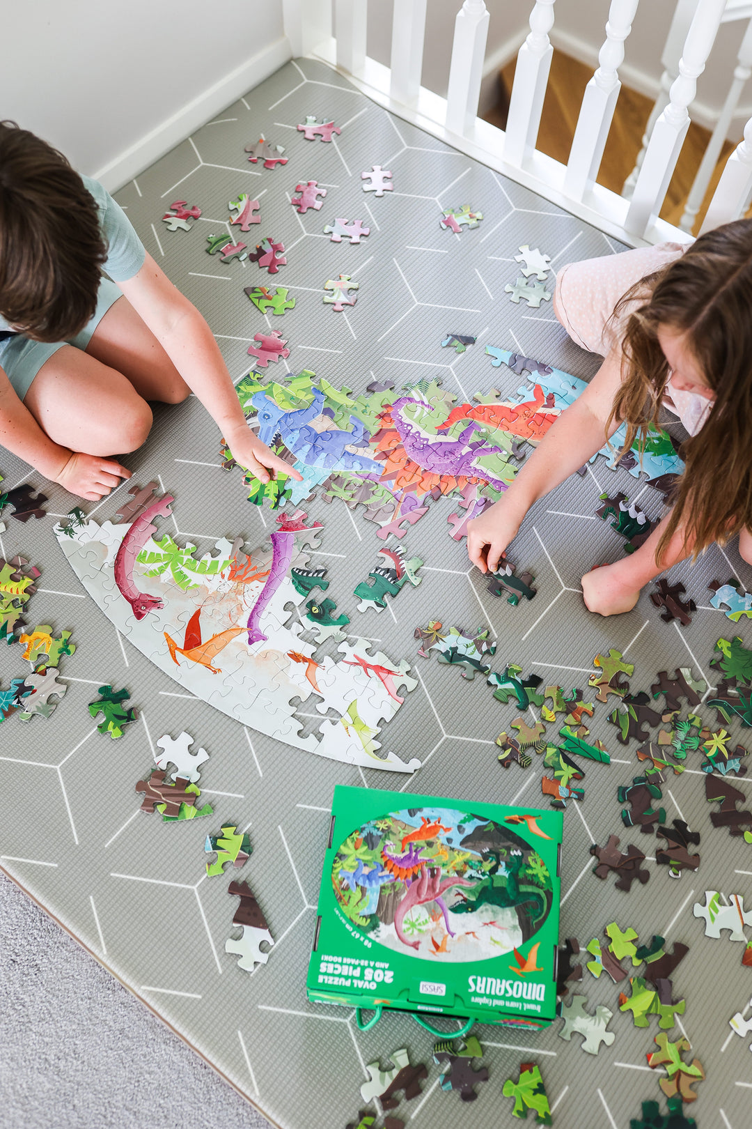 Sassi Travel, Learn and Explore - Puzzle and Book Set - Dinosaurs, 205 pcs