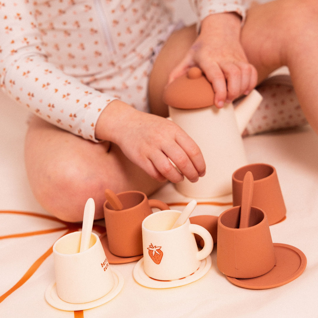 Swim Essentials Silicone Tea Playset - Strawberry Fields, 9 pcs