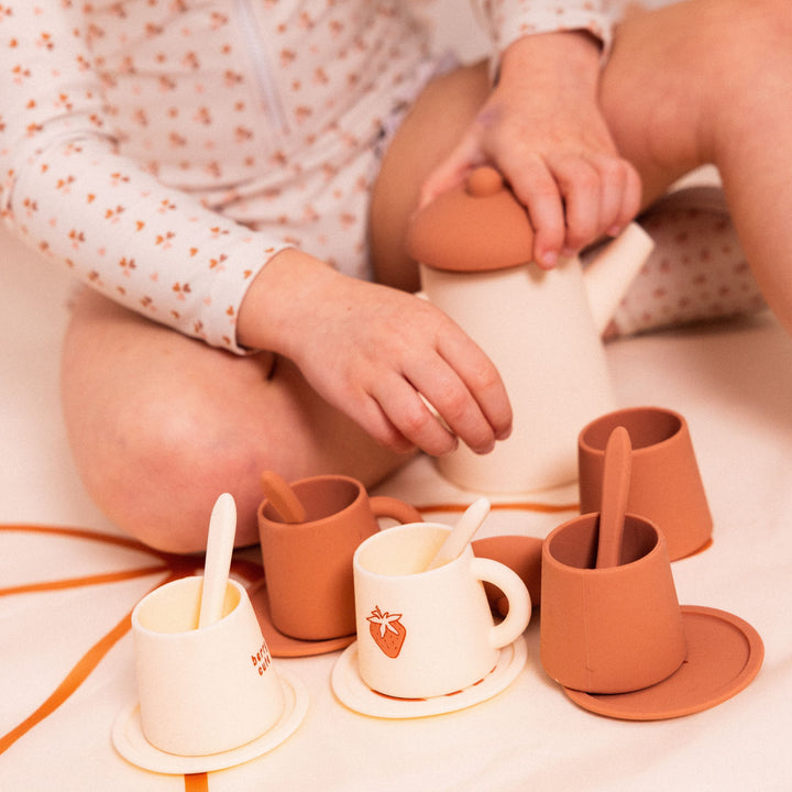 Swim Essentials Silicone Tea Playset - Strawberry Fields, 9 pcs